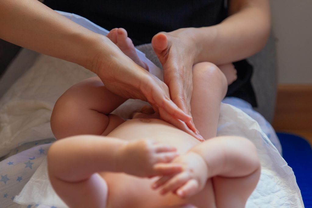 masaje a un bebé
